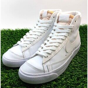 Nike Women's Blazer Mid '77 Triple White Sneakers Size 7